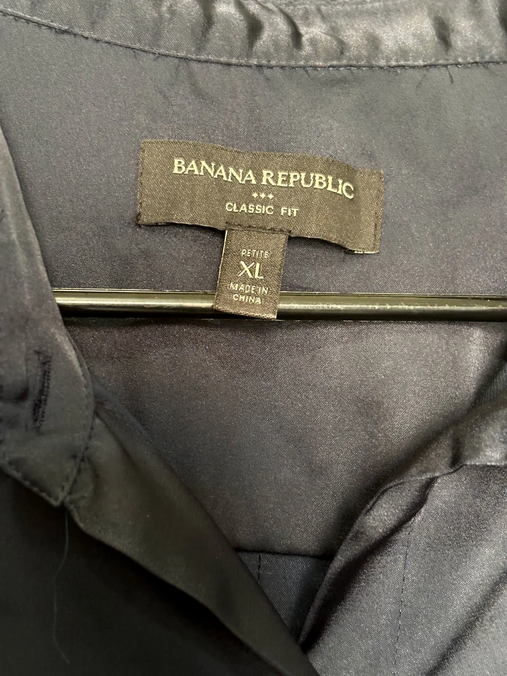 Banana Republic Men  Navy Blue Satin Button-Down Shirt Classic Fit